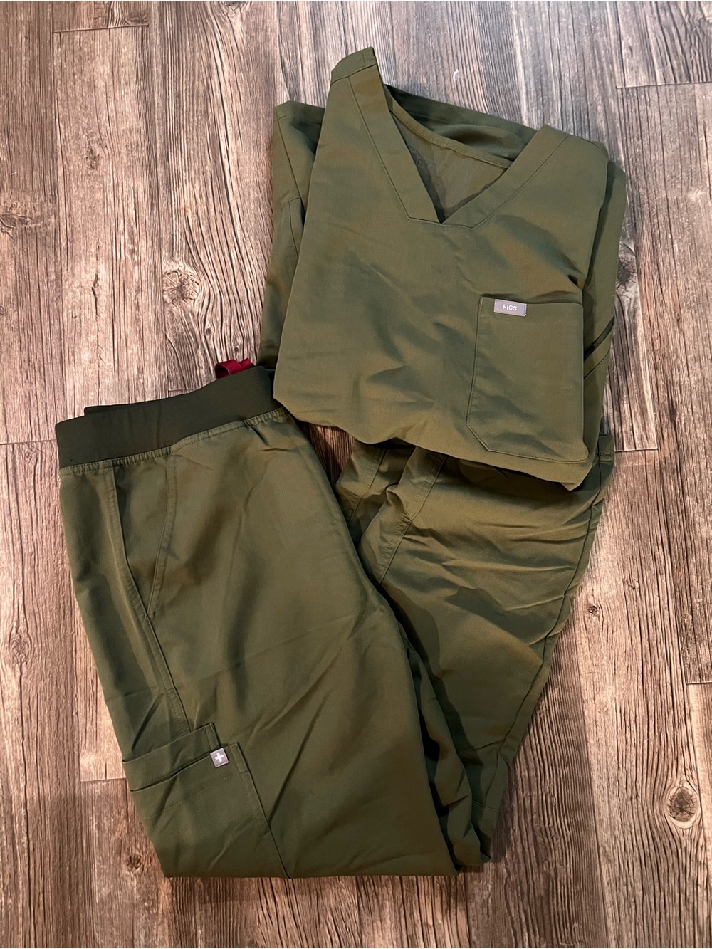 Figs Olive Green Scrub Set (M top-M/S pants)